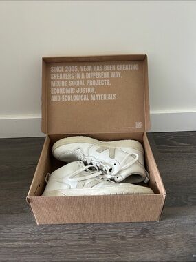 Veja V-15 Leather Sneaker
